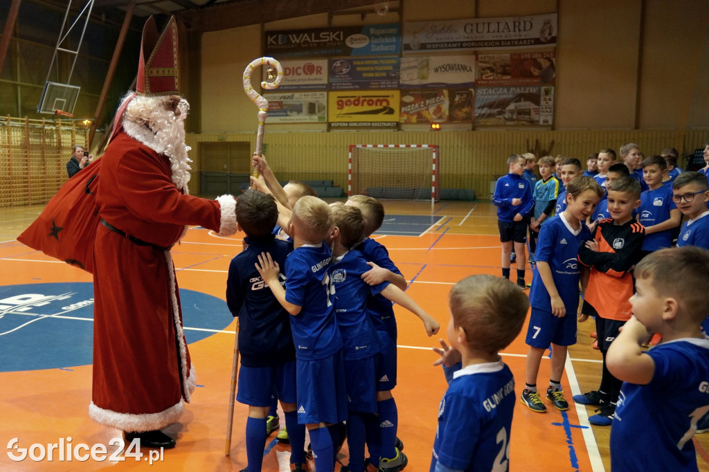 Mikołaj odwiedził najmłodszych piłkarzy Glinika
