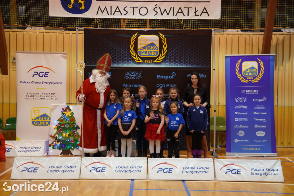 Mikołaj odwiedził najmłodszych piłkarzy Glinika