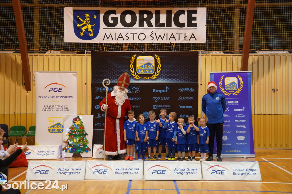 Mikołaj odwiedził najmłodszych piłkarzy Glinika