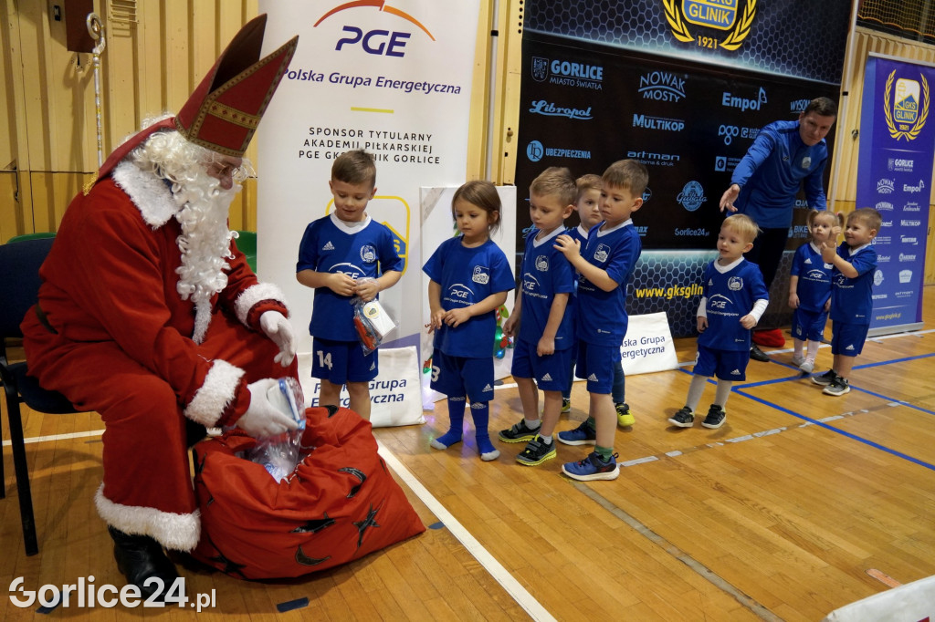 Mikołaj odwiedził najmłodszych piłkarzy Glinika