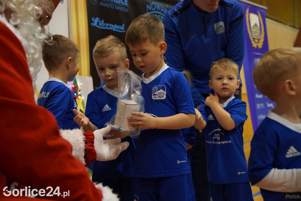 Mikołaj odwiedził najmłodszych piłkarzy Glinika