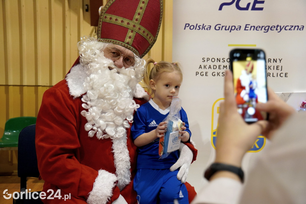 Mikołaj odwiedził najmłodszych piłkarzy Glinika