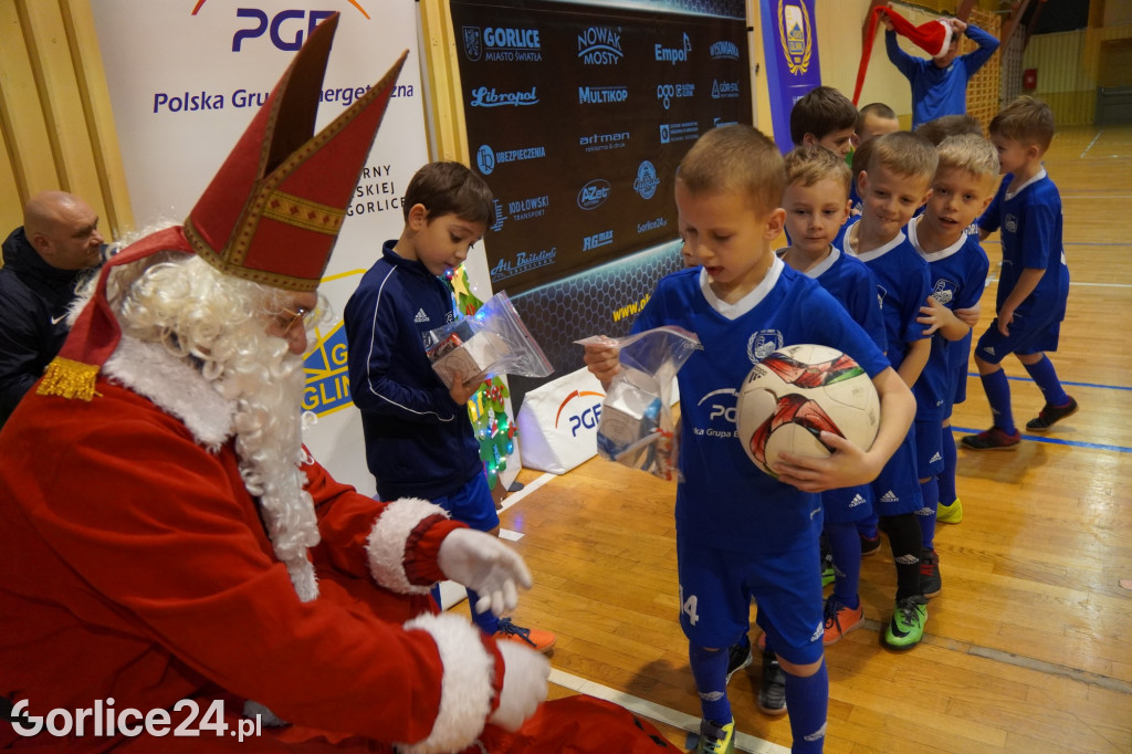 Mikołaj odwiedził najmłodszych piłkarzy Glinika