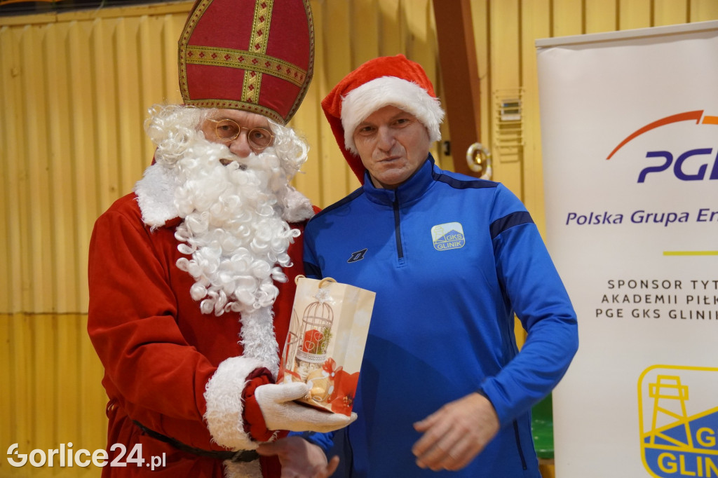 Mikołaj odwiedził najmłodszych piłkarzy Glinika