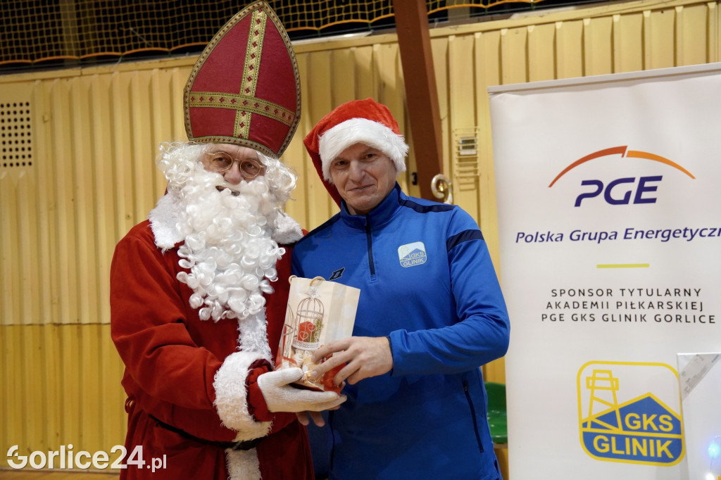 Mikołaj odwiedził najmłodszych piłkarzy Glinika