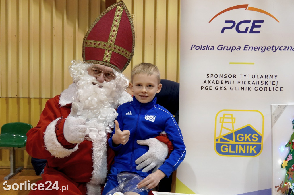 Mikołaj odwiedził najmłodszych piłkarzy Glinika