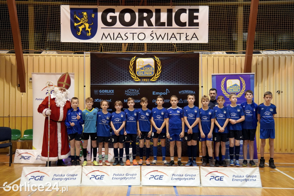 Mikołaj odwiedził najmłodszych piłkarzy Glinika