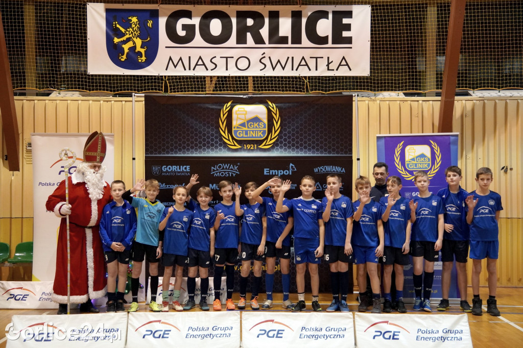 Mikołaj odwiedził najmłodszych piłkarzy Glinika