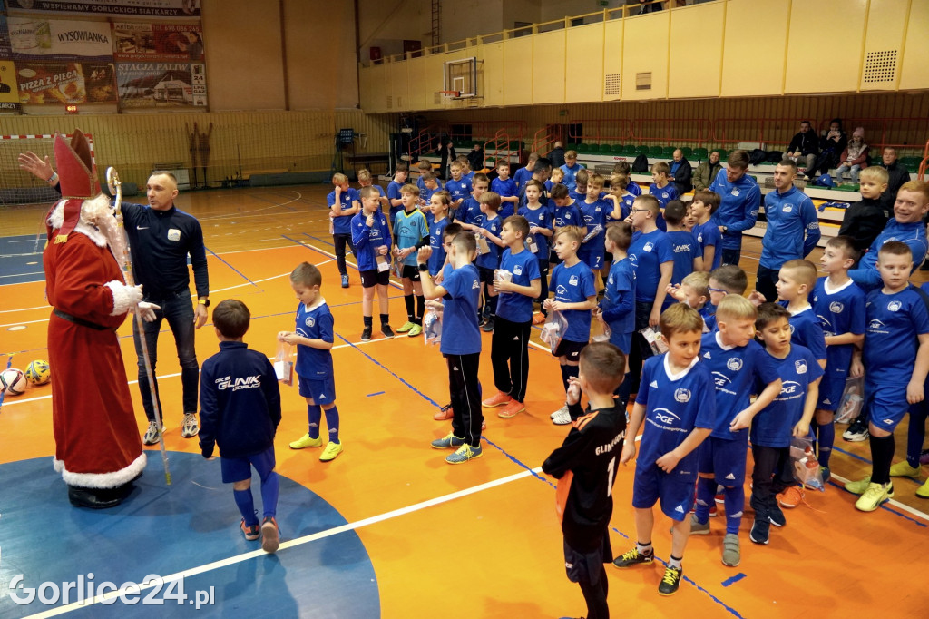 Mikołaj odwiedził najmłodszych piłkarzy Glinika