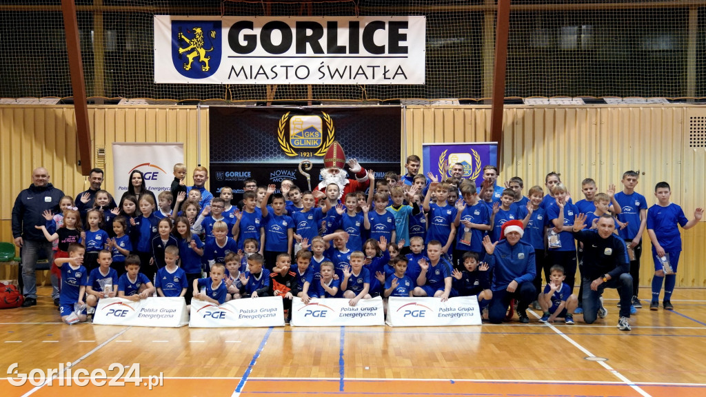 Mikołaj odwiedził najmłodszych piłkarzy Glinika