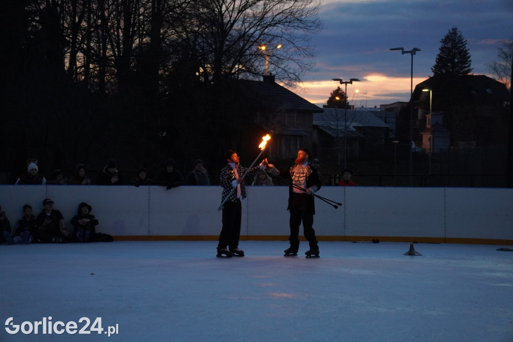 Fireshow na zakończenie sylwestrowej ślizgawki