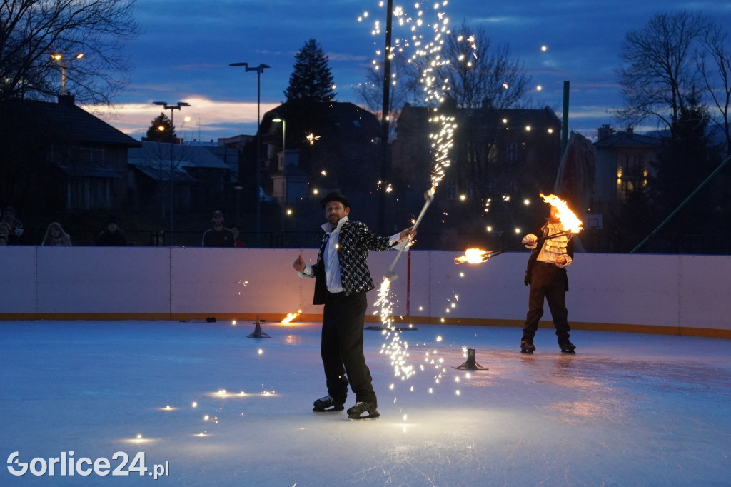 Fireshow na zakończenie sylwestrowej ślizgawki