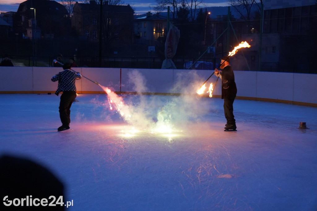 Fireshow na zakończenie sylwestrowej ślizgawki