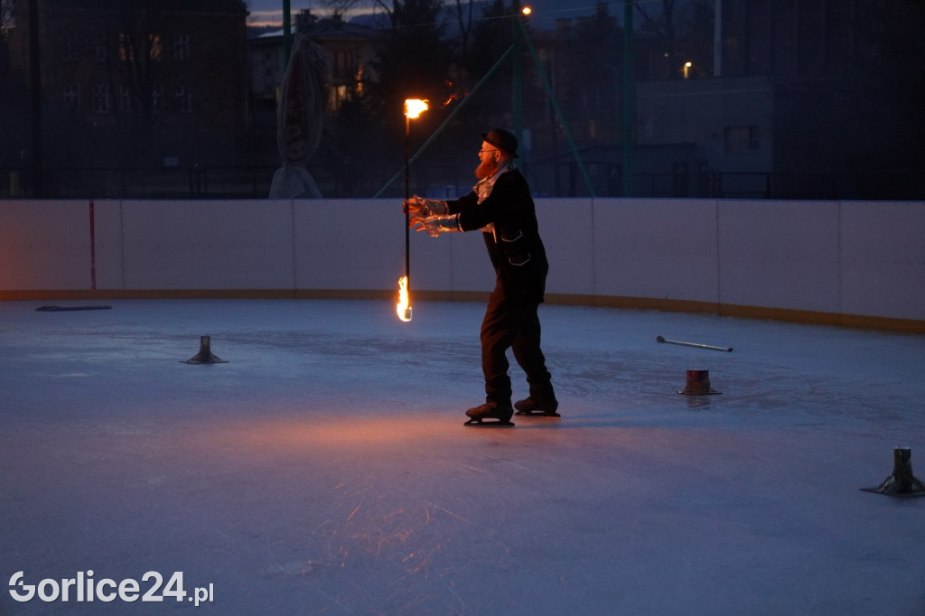 Fireshow na zakończenie sylwestrowej ślizgawki