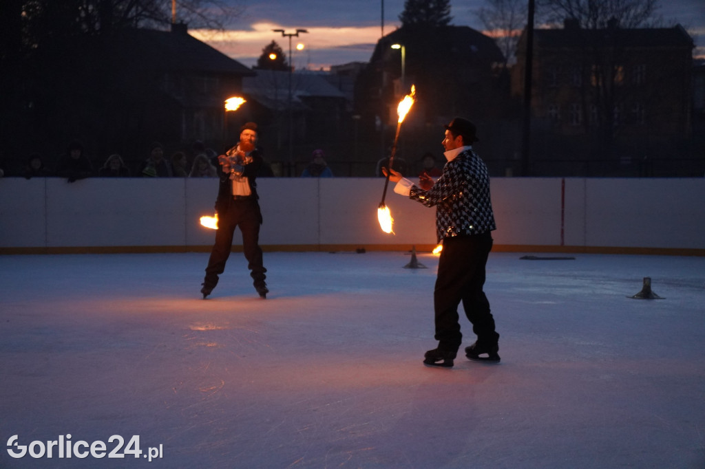 Fireshow na zakończenie sylwestrowej ślizgawki