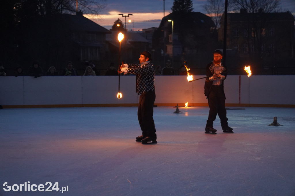 Fireshow na zakończenie sylwestrowej ślizgawki
