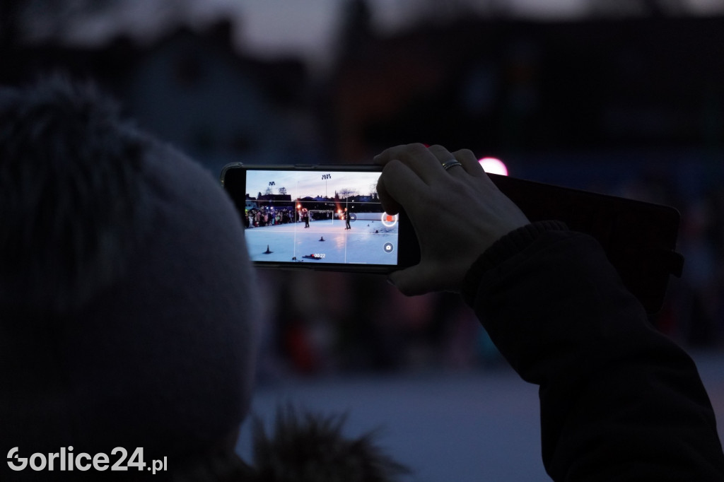 Fireshow na zakończenie sylwestrowej ślizgawki