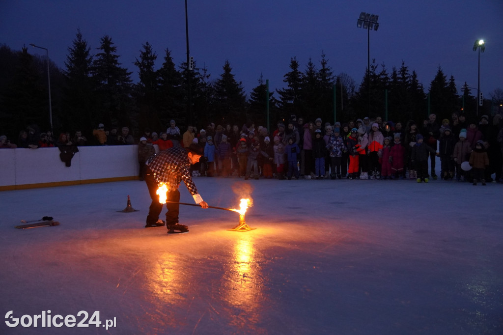 Fireshow na zakończenie sylwestrowej ślizgawki