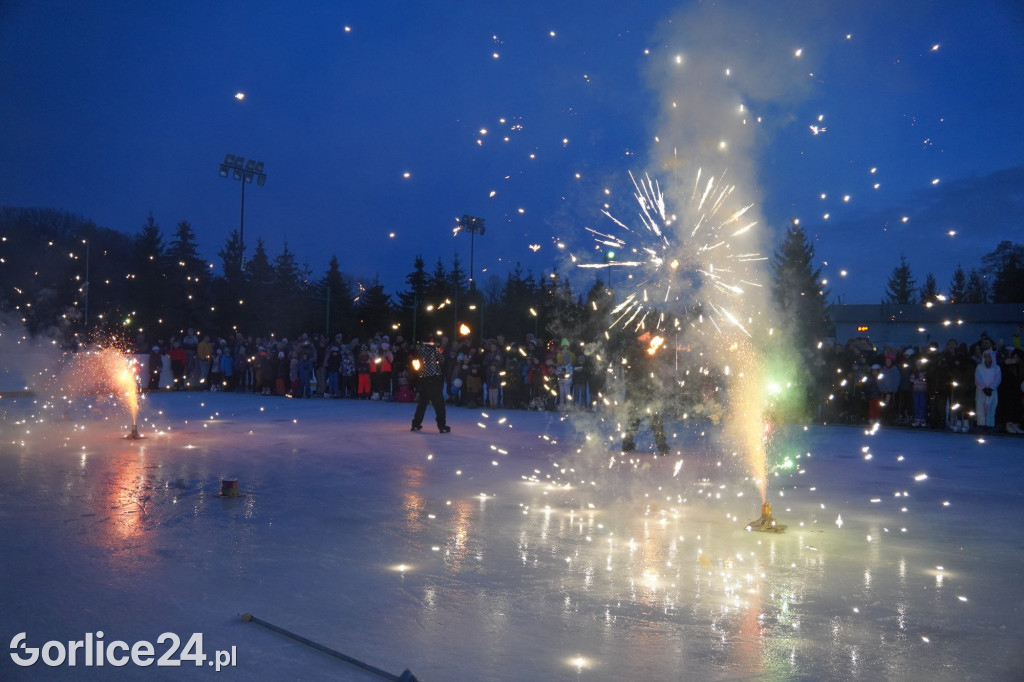 Fireshow na zakończenie sylwestrowej ślizgawki