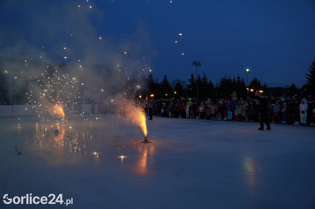 Fireshow na zakończenie sylwestrowej ślizgawki