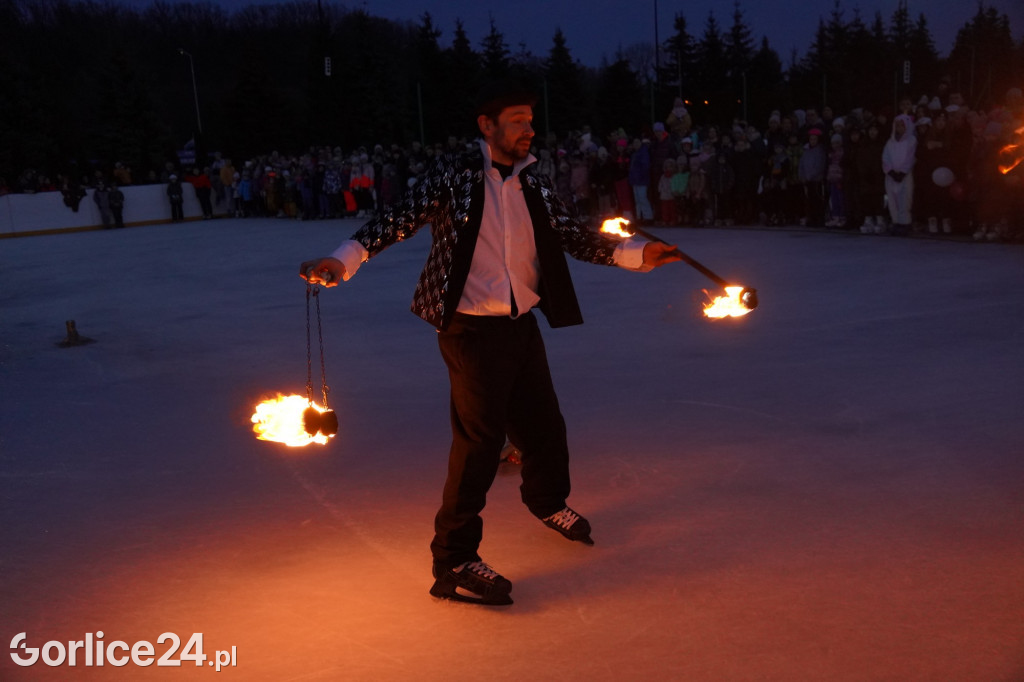 Fireshow na zakończenie sylwestrowej ślizgawki