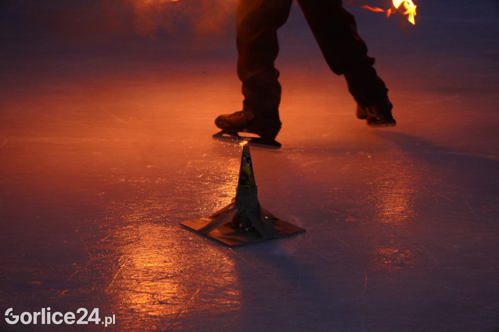 Fireshow na zakończenie sylwestrowej ślizgawki