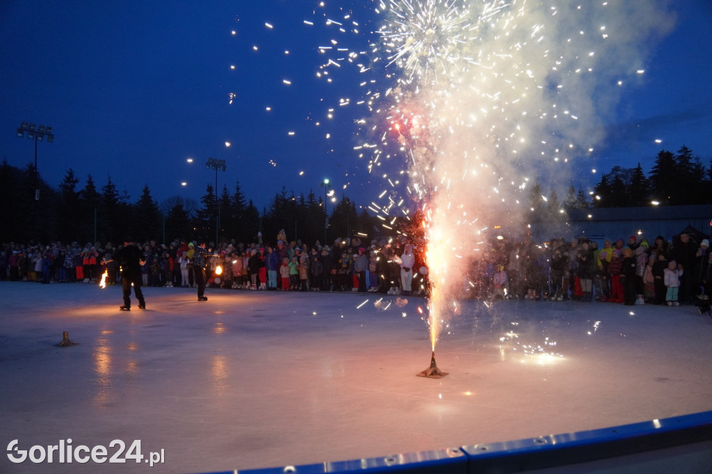 Fireshow na zakończenie sylwestrowej ślizgawki