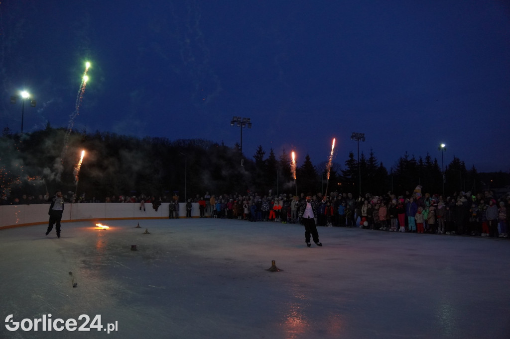 Fireshow na zakończenie sylwestrowej ślizgawki