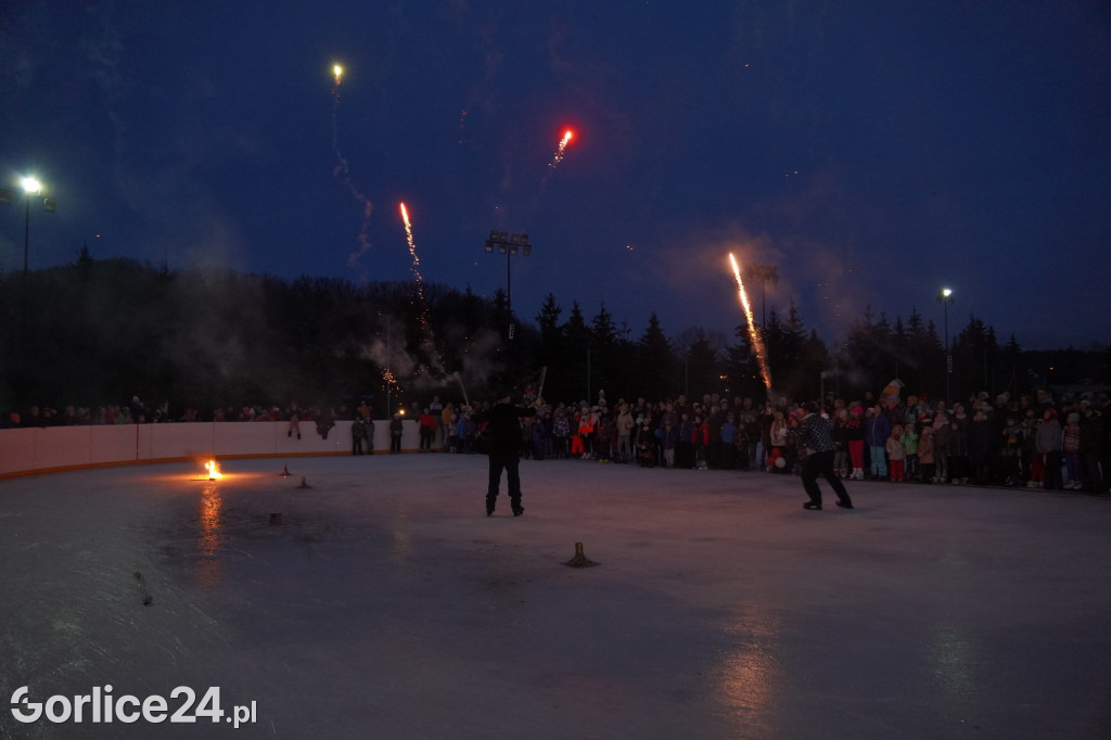 Fireshow na zakończenie sylwestrowej ślizgawki