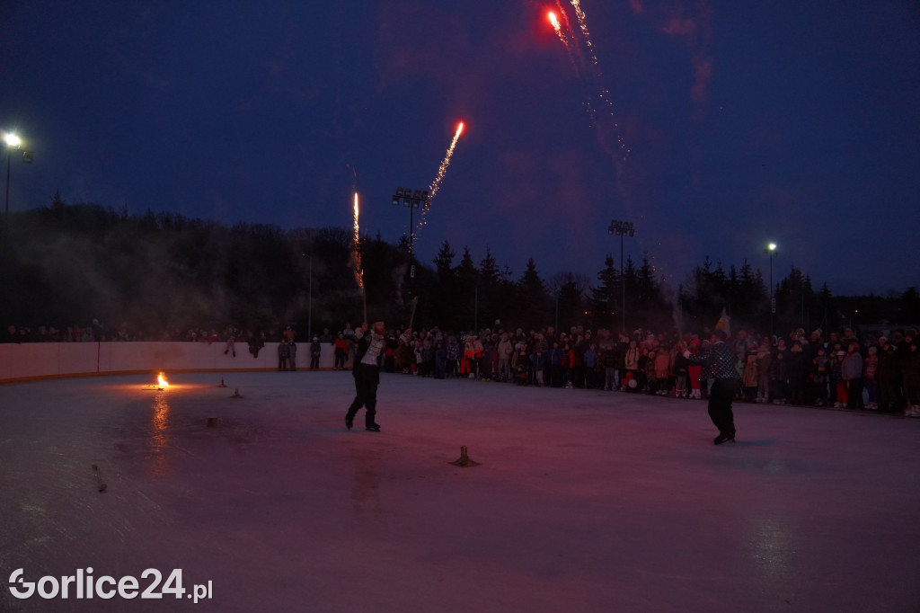 Fireshow na zakończenie sylwestrowej ślizgawki