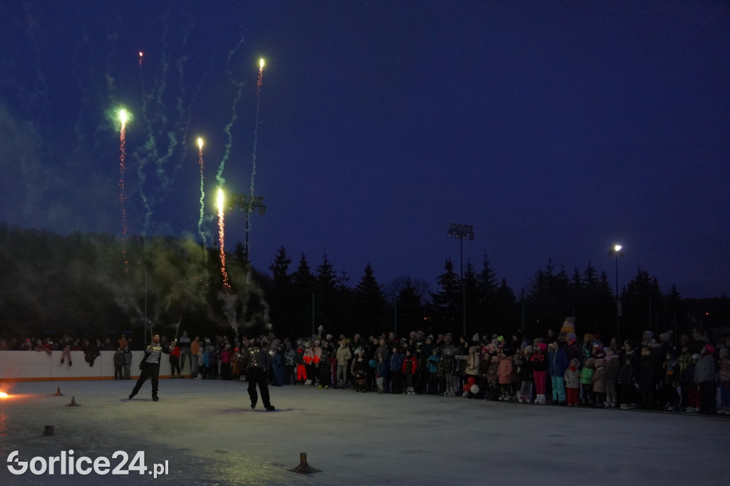 Fireshow na zakończenie sylwestrowej ślizgawki