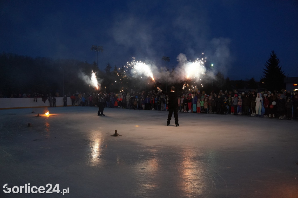 Fireshow na zakończenie sylwestrowej ślizgawki
