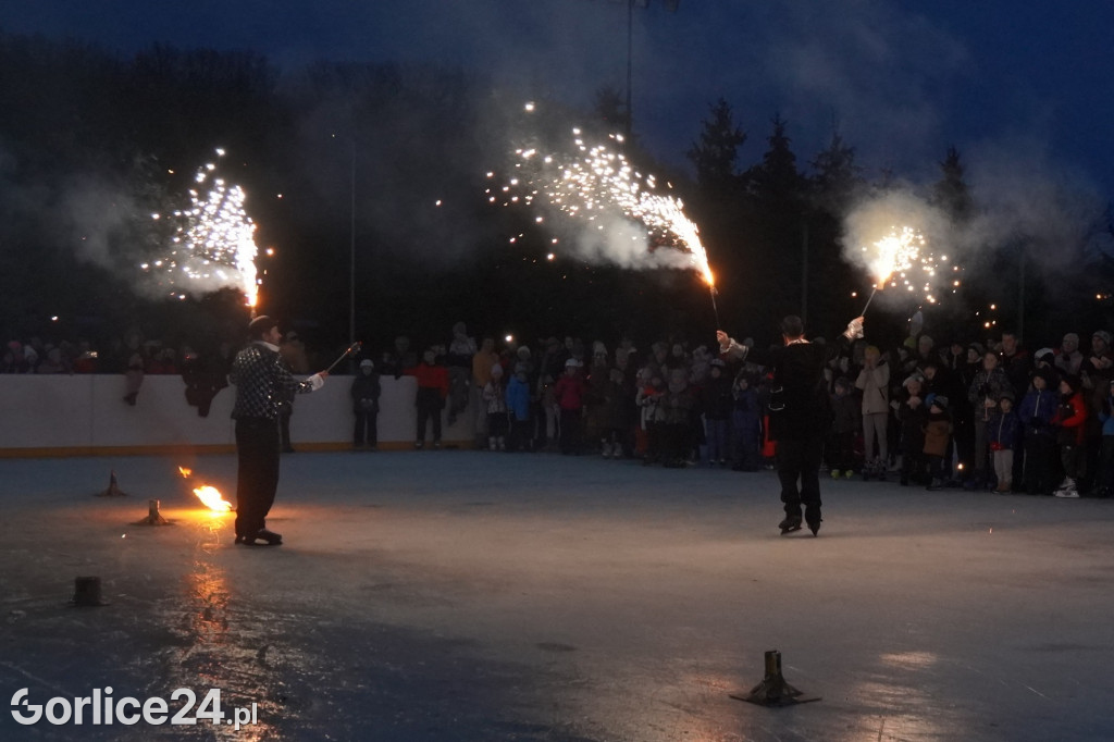 Fireshow na zakończenie sylwestrowej ślizgawki