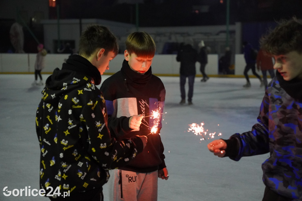 Fireshow na zakończenie sylwestrowej ślizgawki