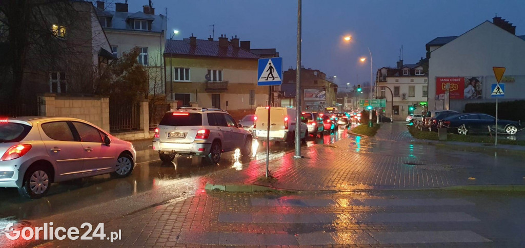 Gorlice, ulica Stawiska. Nowe przejście dla pieszych