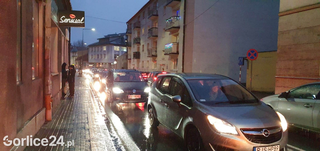 Gorlice, ulica Stawiska. Nowe przejście dla pieszych
