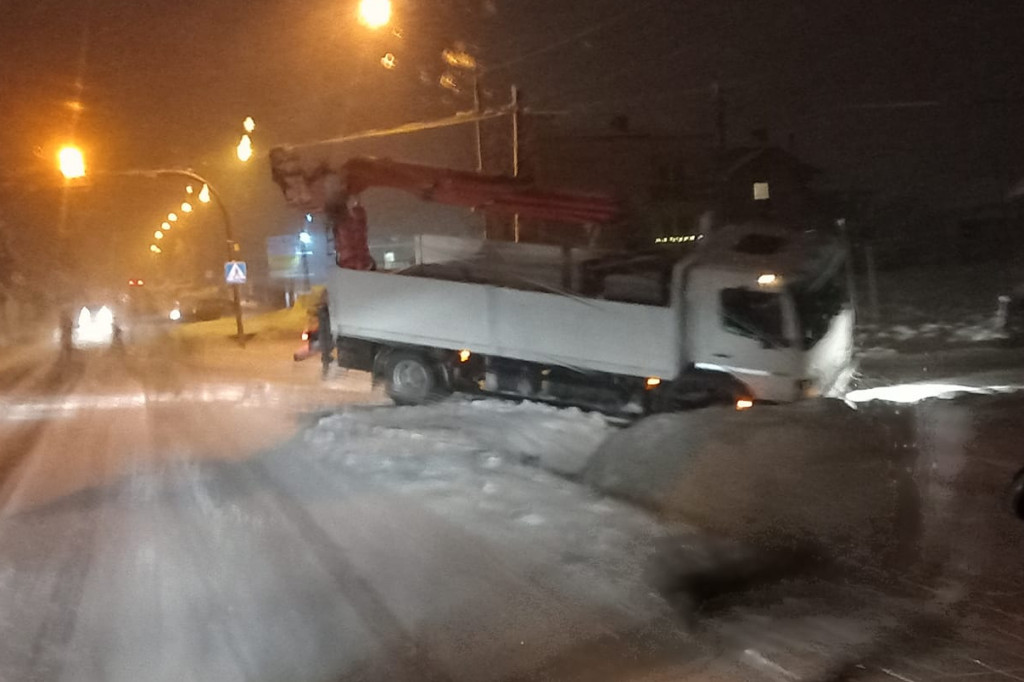 Zimowe utrudnienia na  gorlickich drogach