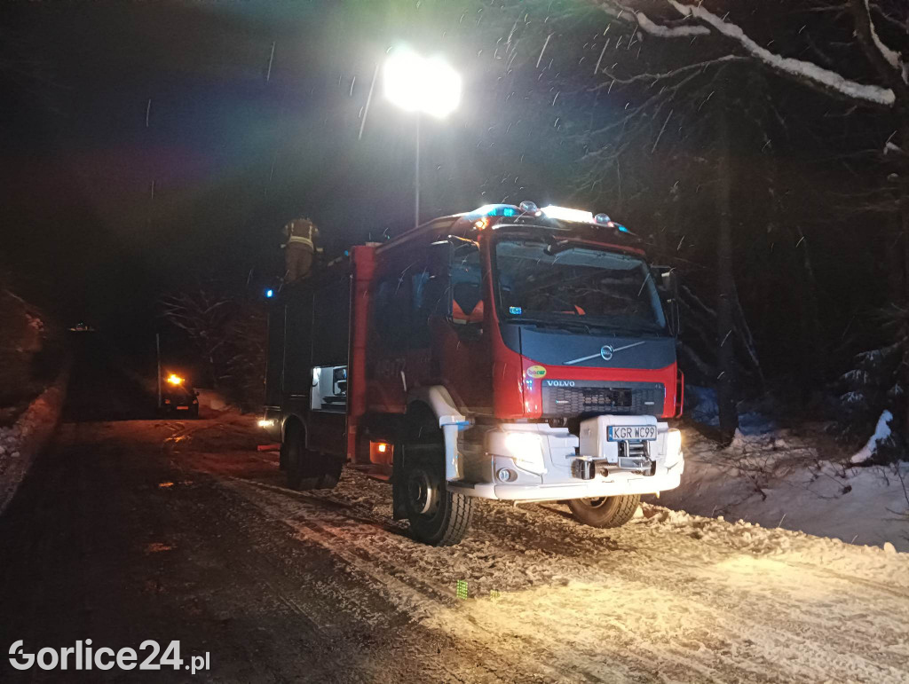 Gładyszów. Fatalne warunki i dostawczak w rowie