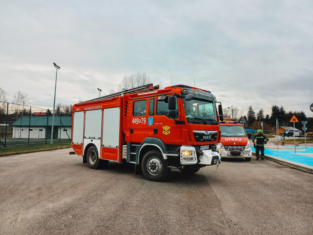 Ćwiczenia strażaków w Moszczenicy (18.02.)