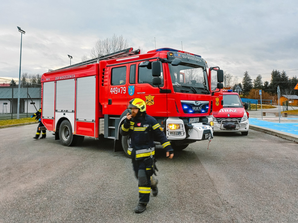 Ćwiczenia strażaków w Moszczenicy (18.02.)