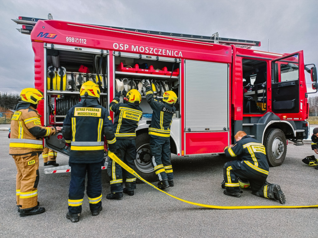 Ćwiczenia strażaków w Moszczenicy (18.02.)