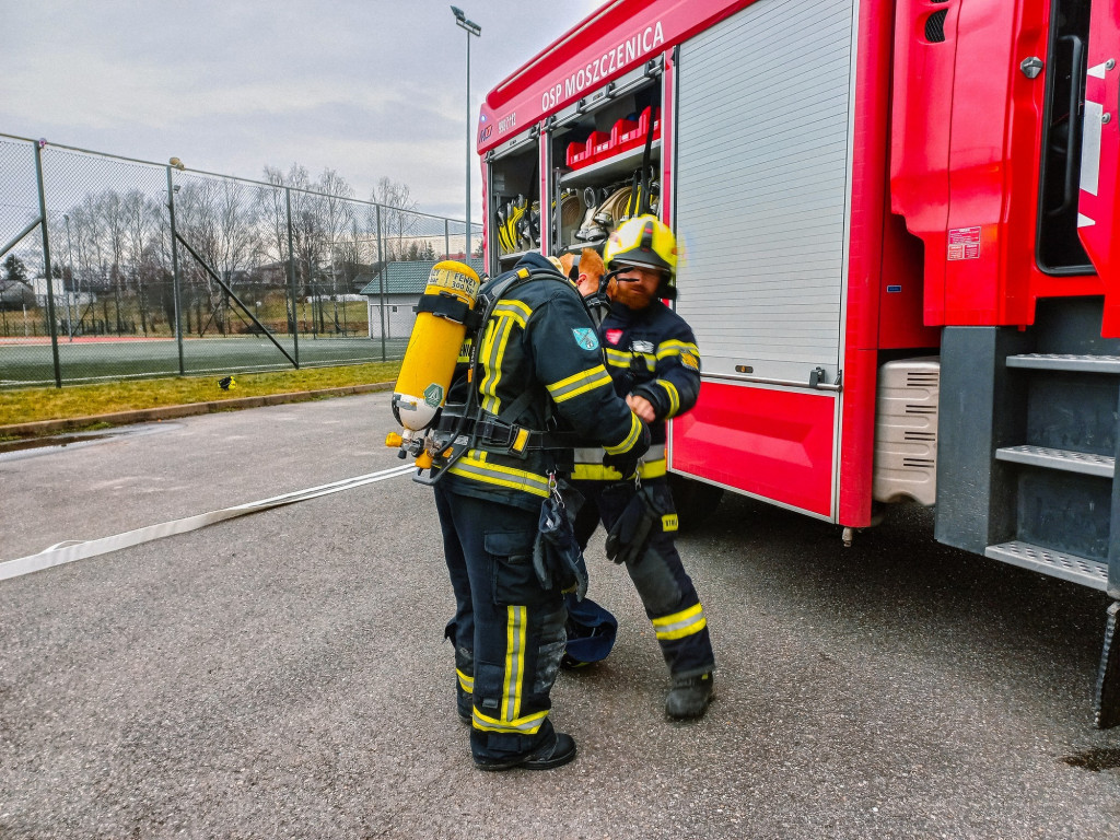 Ćwiczenia strażaków w Moszczenicy (18.02.)