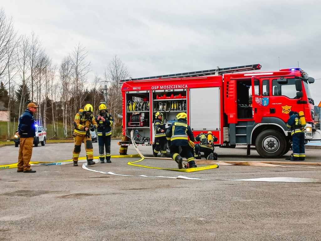 Ćwiczenia strażaków w Moszczenicy (18.02.)