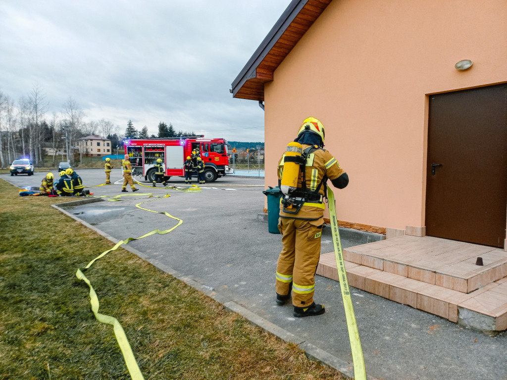 Ćwiczenia strażaków w Moszczenicy (18.02.)