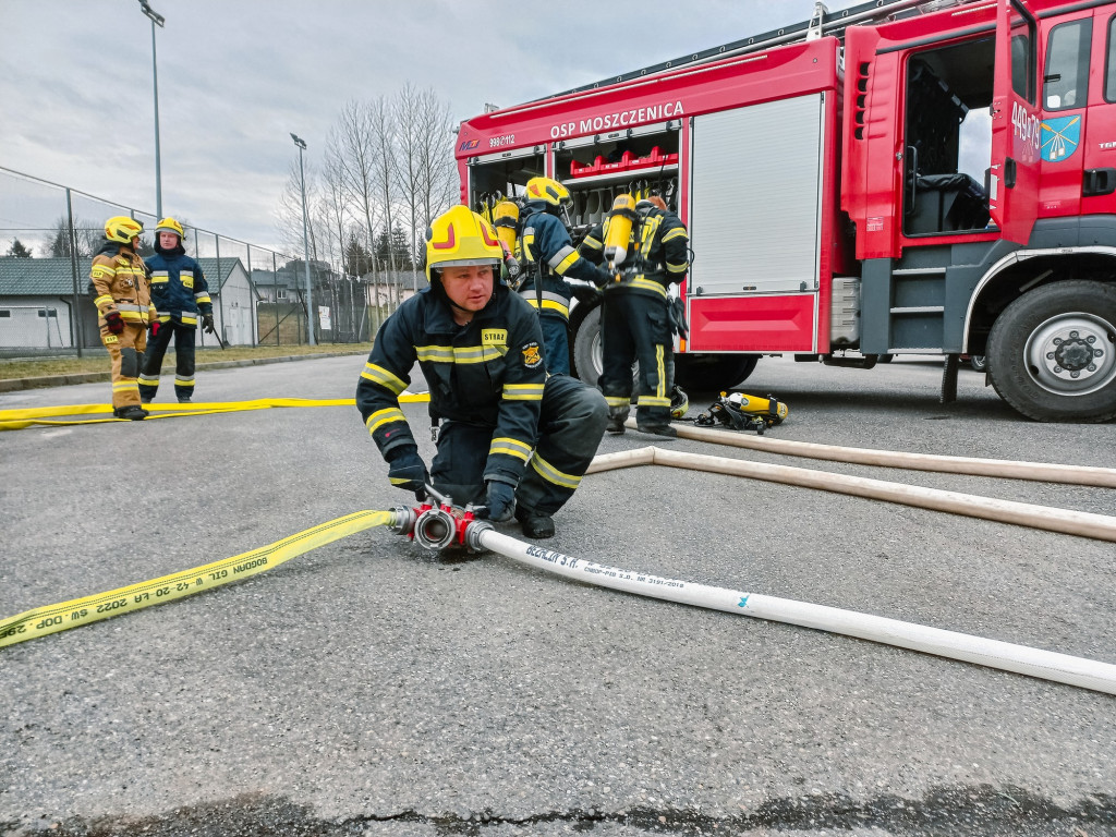 Ćwiczenia strażaków w Moszczenicy (18.02.)