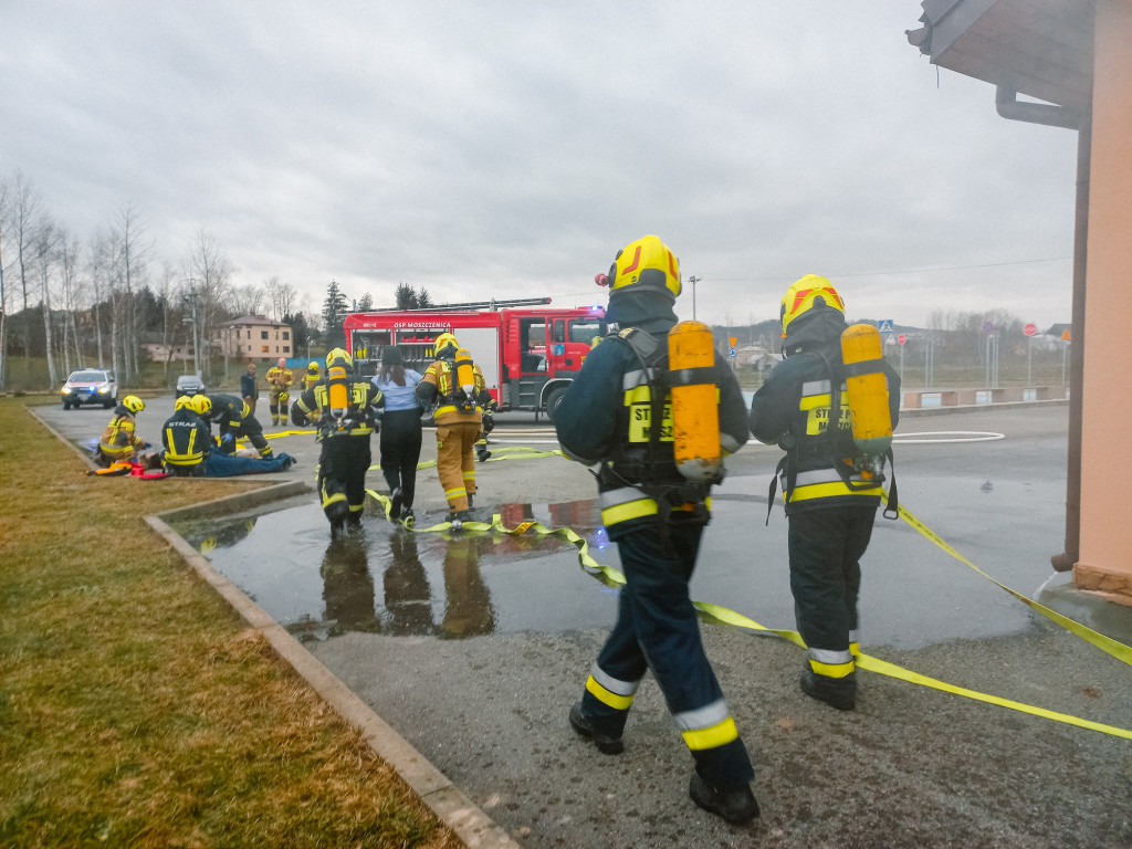 Ćwiczenia strażaków w Moszczenicy (18.02.)