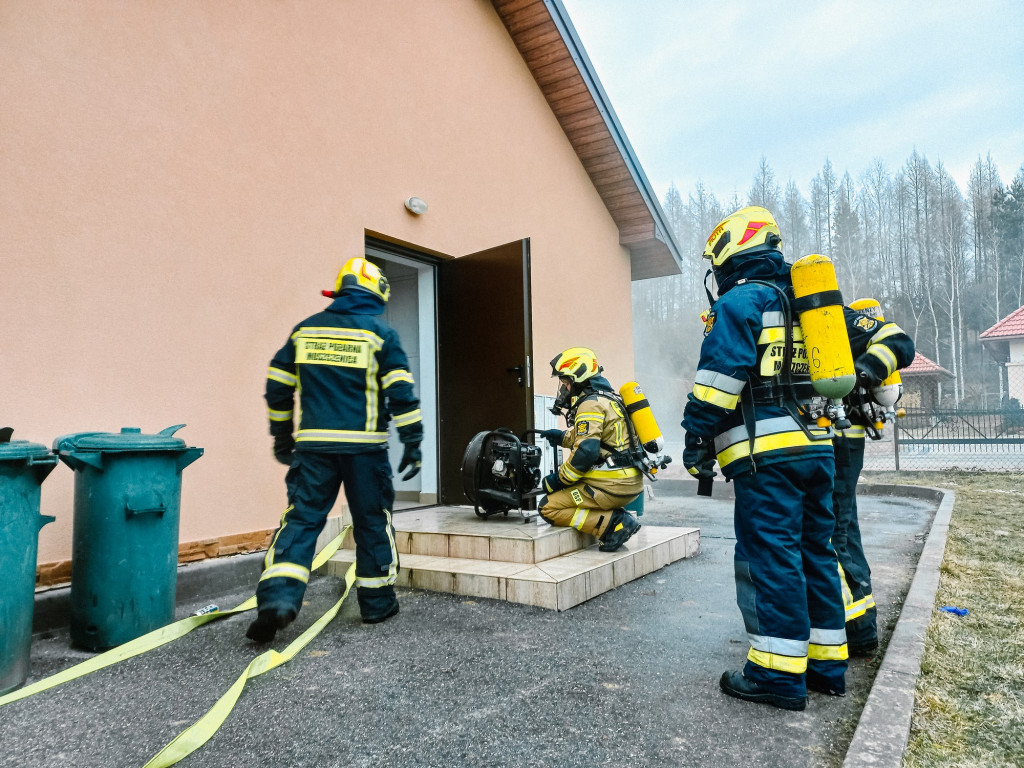 Ćwiczenia strażaków w Moszczenicy (18.02.)