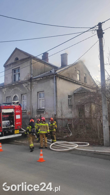 Pożar budynku przy ulicy Szpitalnej w Gorlicach