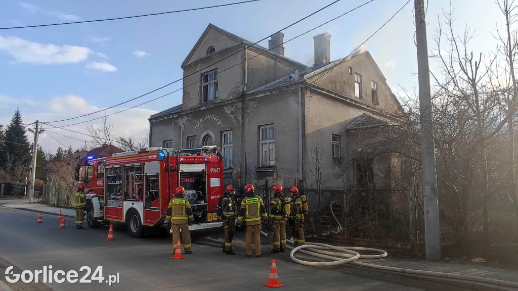 Pożar budynku przy ulicy Szpitalnej w Gorlicach