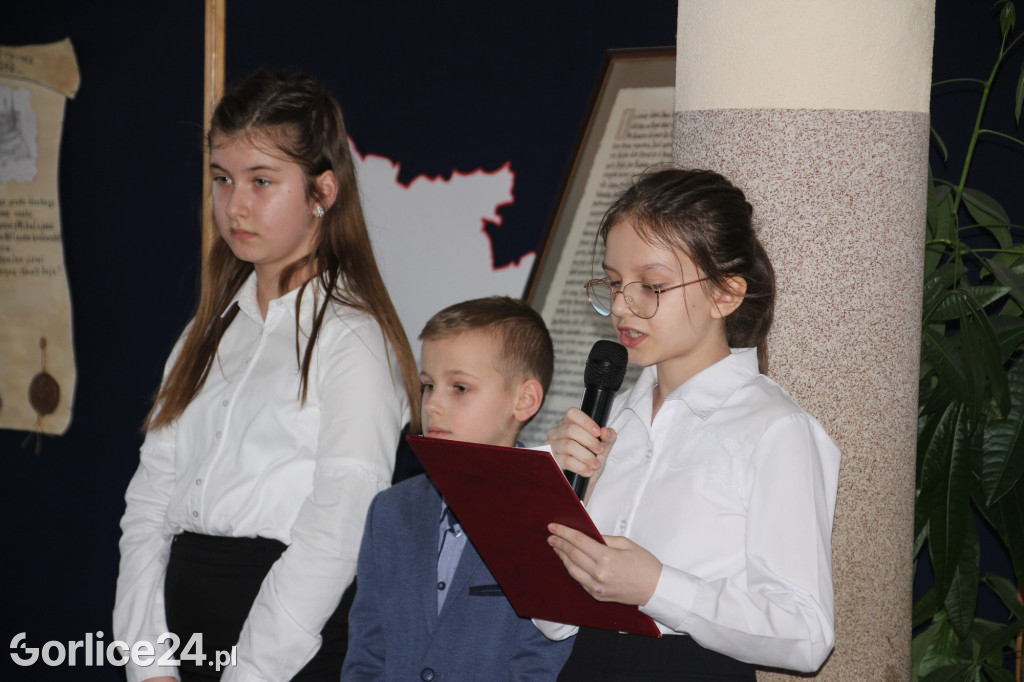 Binarowa. Podpisanie umowy na remont szkoły ludowej